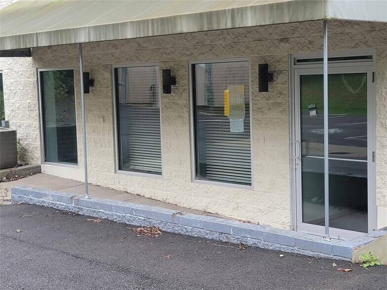 More Photos Of 1805 Vestal Pky E, Vestal Township Freestanding For Lease