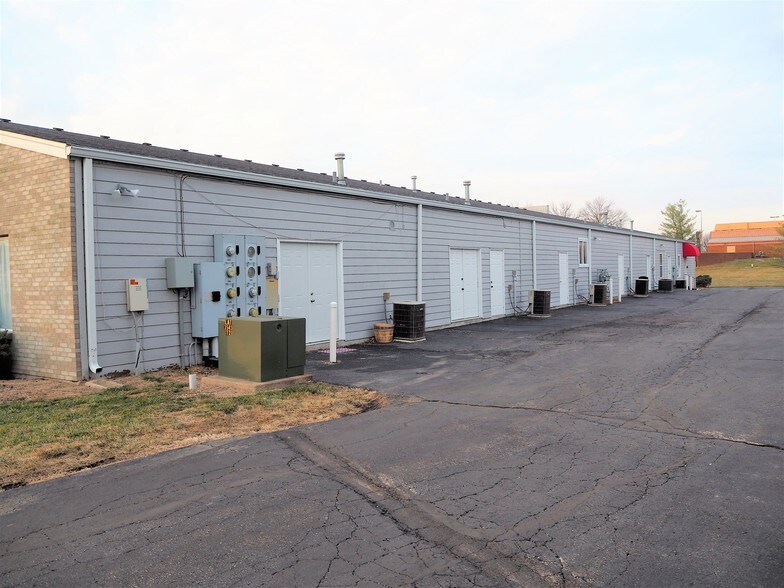 More Photos Of 950 Corporate Pky, Wentzville Office For Lease