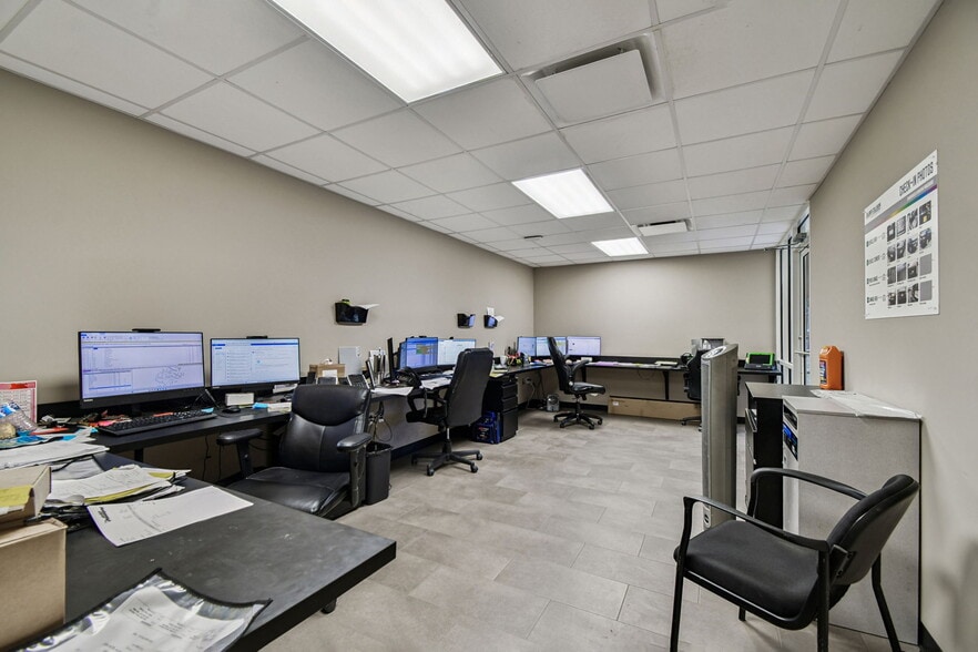 More Photos Of 4811 W Sligh Ave, Tampa Warehouse For Sale