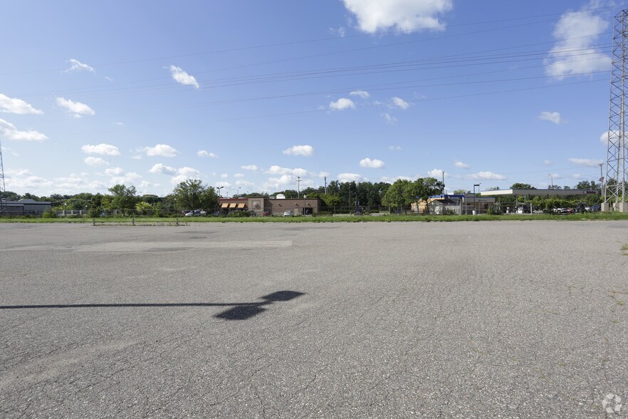 More Photos Of E 46th St, Minneapolis Freestanding For Lease