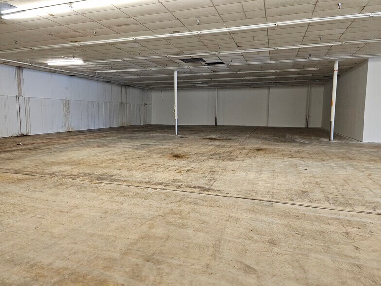 More Photos Of 316-326 West Ave, Albion Town Orleans Unknown For Lease