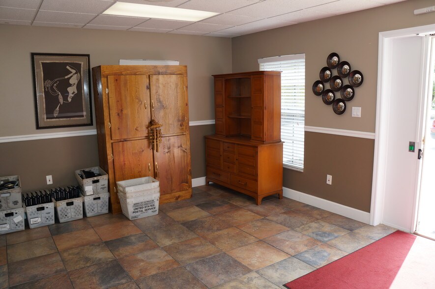 More Photos Of 205 Montgomery Ave, Sarasota Office For Sale