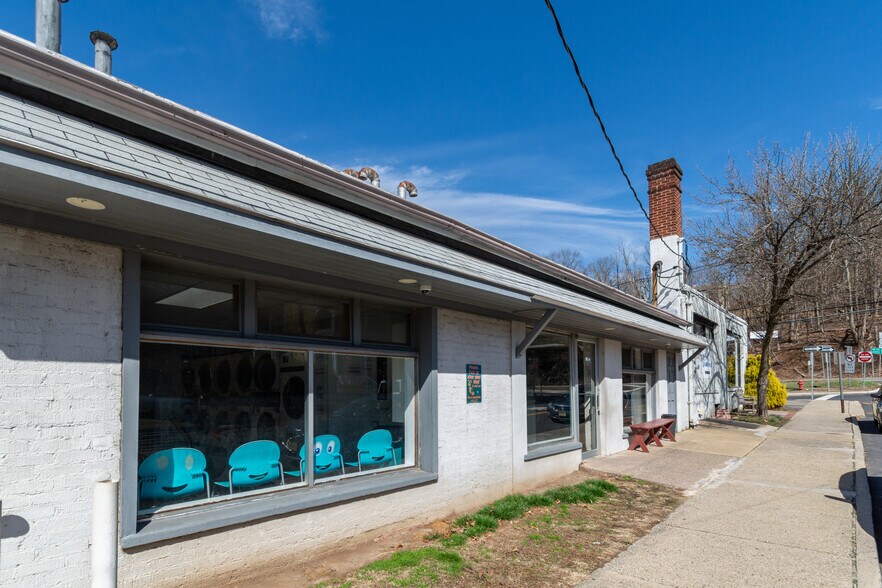 More Photos Of 99 S Main St, Lambertville Storefront For Sale