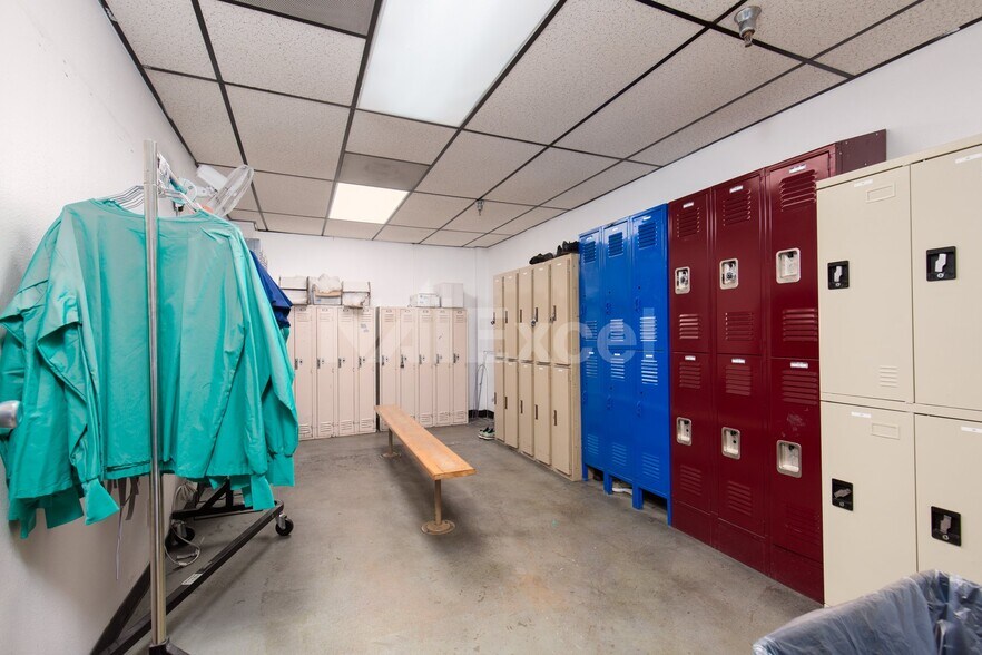 More Photos Of 4380 Boulder Hwy, Las Vegas Light Distribution For Lease