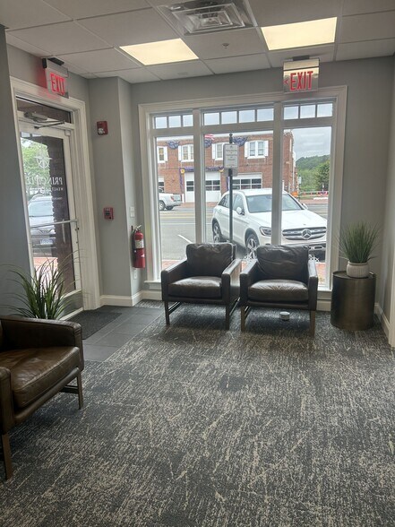 More Photos Of 670 Boston Post Rd, Madison Office For Lease