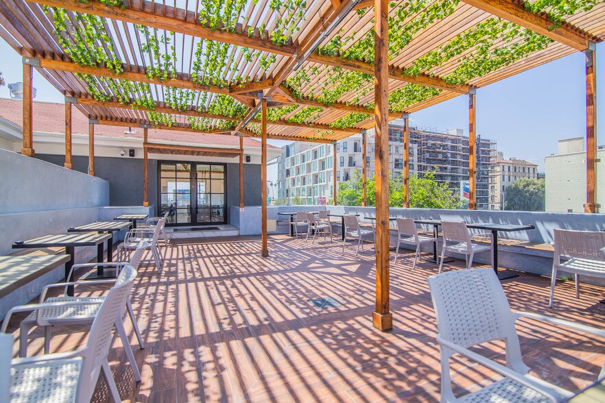 More Photos Of 300-302 S Mariposa Ave, Los Angeles Storefront Retail Office For Lease