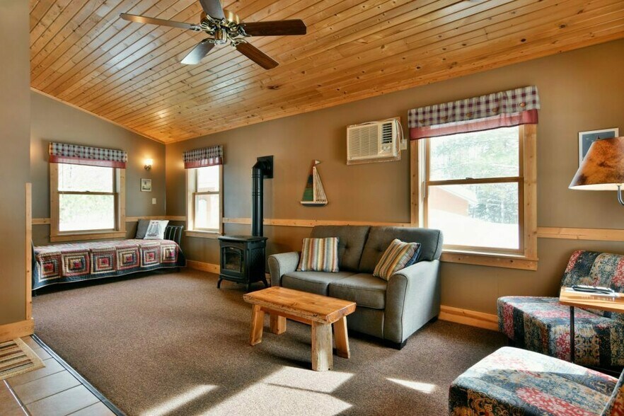 More Photos Of 84790 State Highway 13 S, Bayfield Hotel For Sale