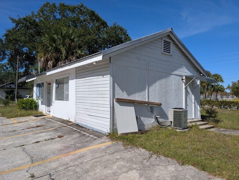 More Photos Of 1421 Griffin Rd, Leesburg Freestanding For Sale