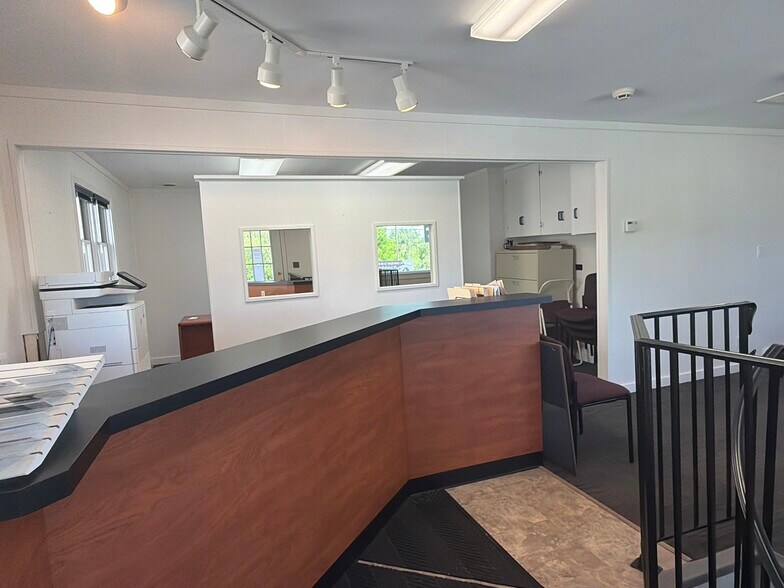More Photos Of 610 Hamlin Hwy, Lake Ariel Office For Sale
