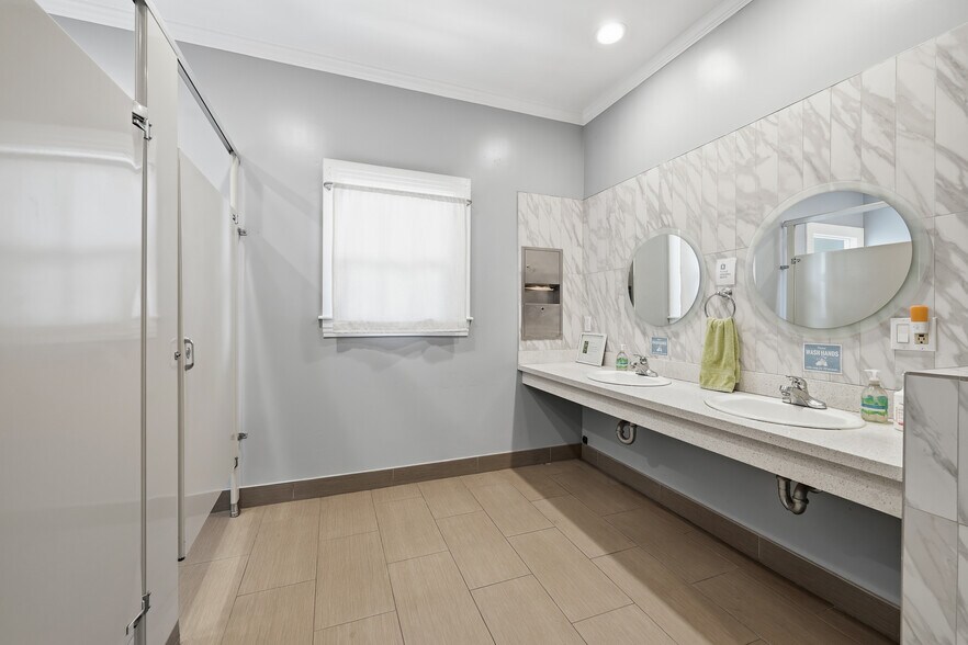 More Photos Of 3741 W 27th St, Los Angeles Specialty For Sale
