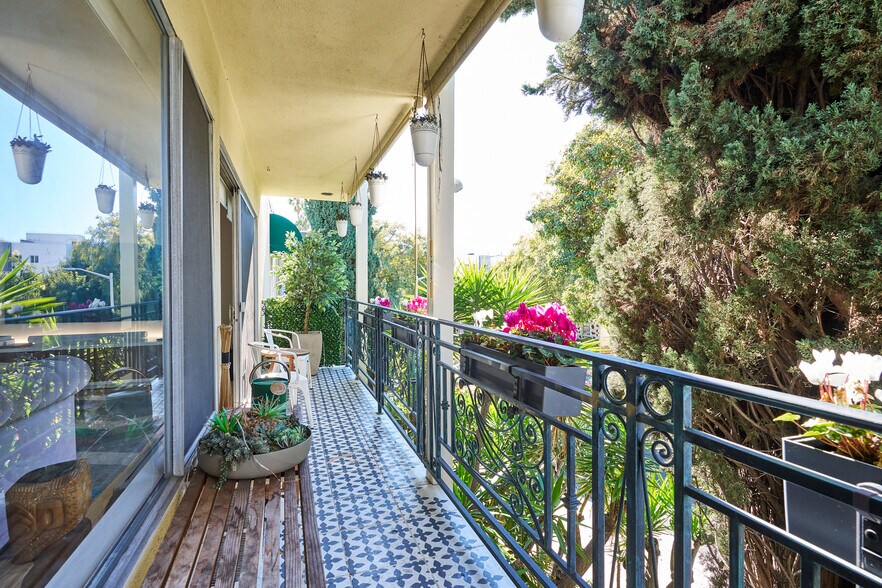 More Photos Of 540 N Orlando Ave, Los Angeles Apartments For Sale