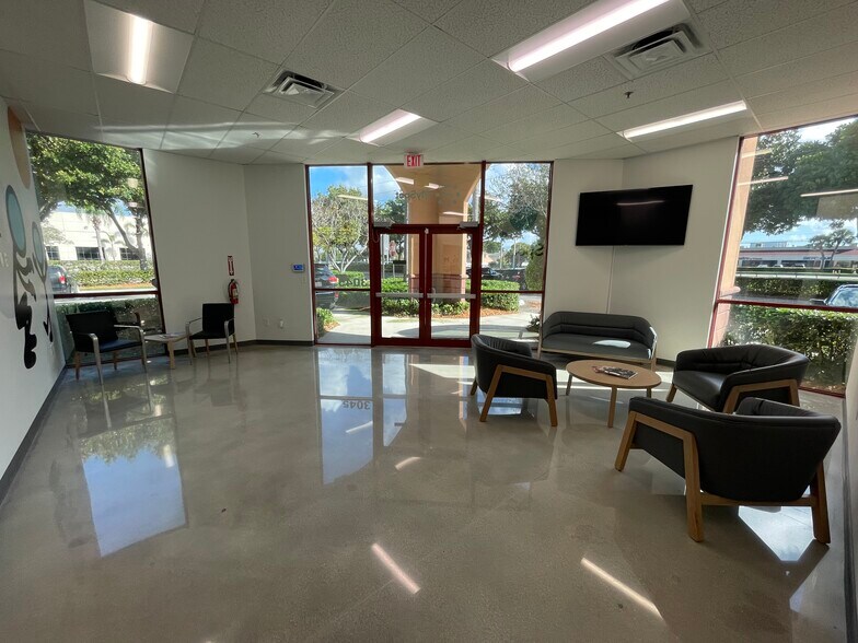 More Photos Of 3001-3045 N Commerce Pky, Miramar Office For Lease