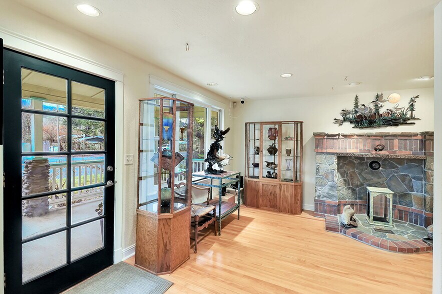 More Photos Of 42837 McKenzie Hwy, Leaburg Freestanding For Sale