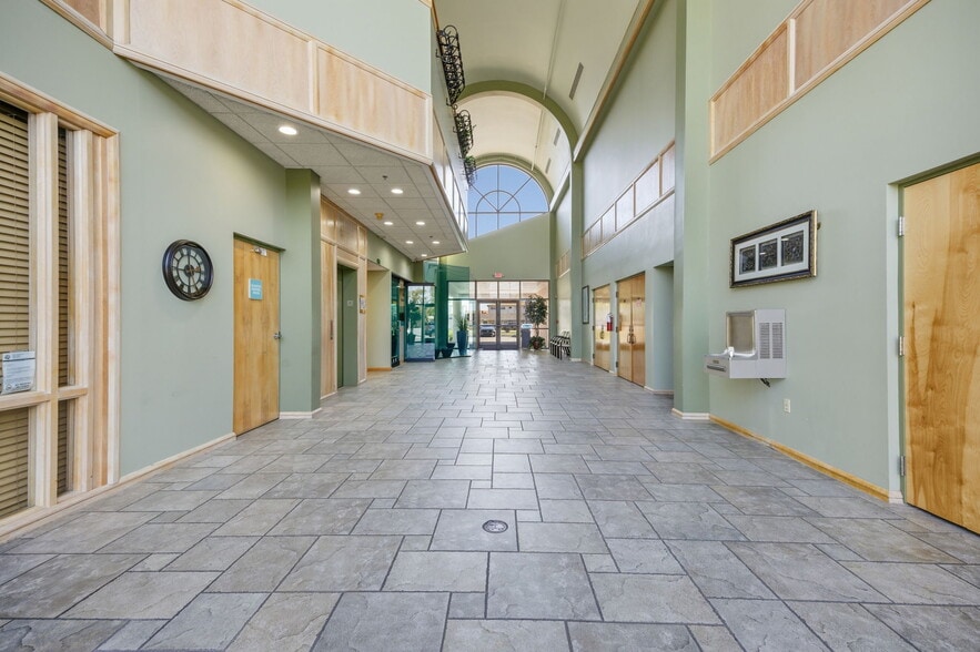 More Photos Of 7655 38th Ave N, Saint Petersburg Office For Sale