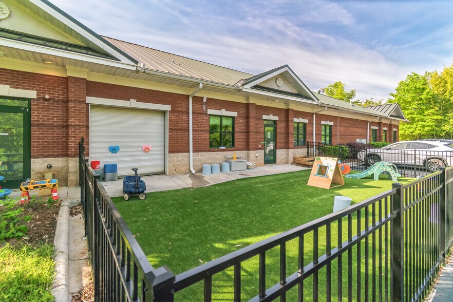 More Photos Of 13310 S Ridge Dr, Charlotte Medical For Sale