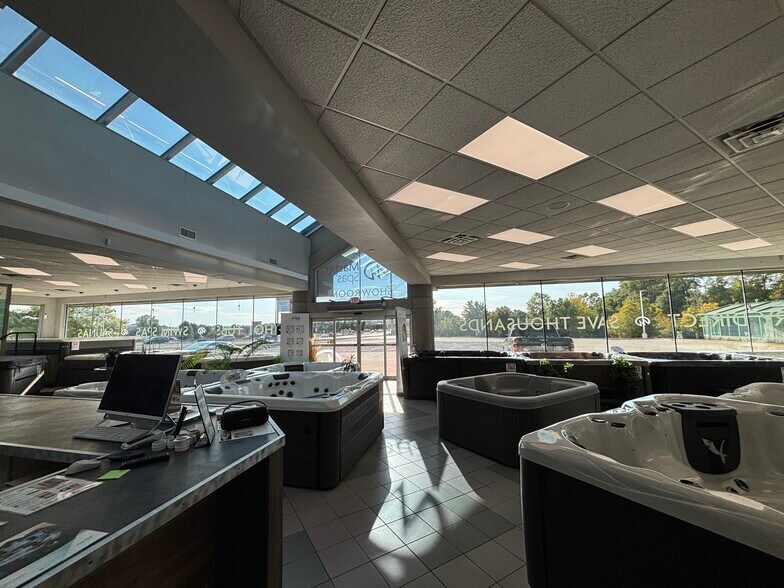 More Photos Of 2929 E Dupont Rd, Fort Wayne Freestanding For Sale