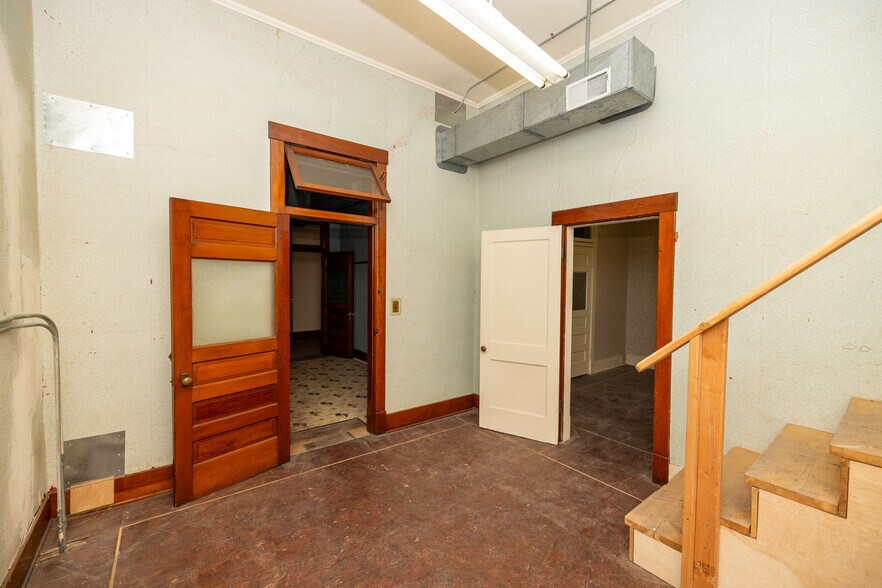 More Photos Of 108 S Santa Fe Ave, Salina General Retail For Lease