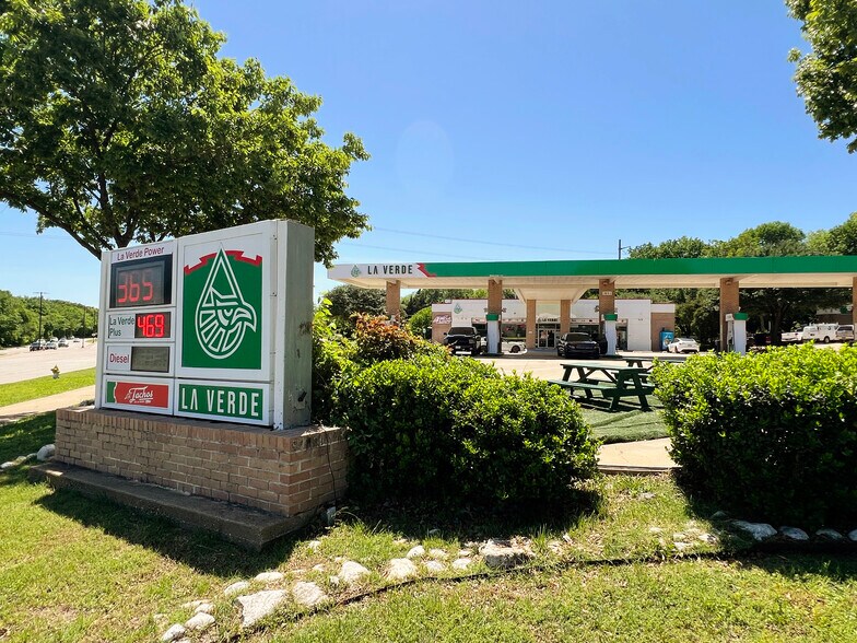 More Photos Of 2002 State Highway 66, Garland Service Station For Sale