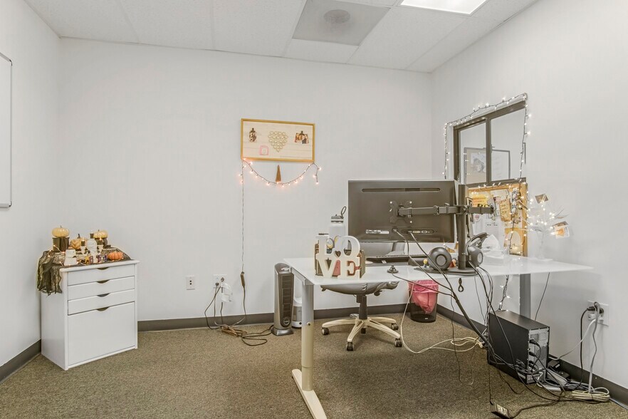 More Photos Of 18709 Topham St, Tarzana Loft Creative Space For Sale