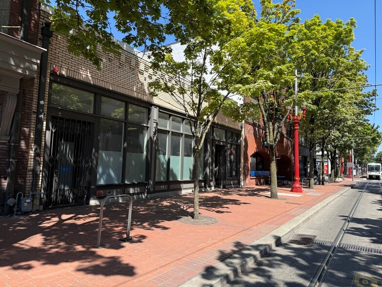 More Photos Of 11 NW 5th Ave, Portland Storefront Retail Office For Sale