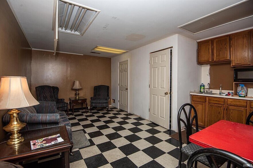 More Photos Of 1985 S Old US 41, Vincennes Industrial For Sale