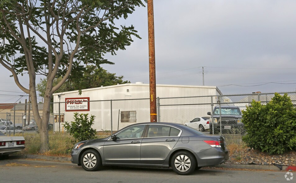 More Photos Of 815 Chestnut St, San Jose Service For Lease