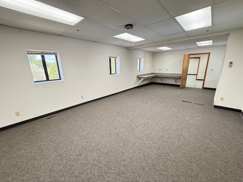 More Photos Of 418 8th St SE, Loveland Warehouse For Sale