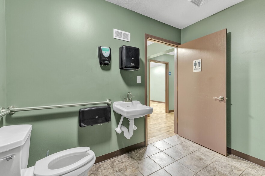 More Photos Of 60 2nd Ave SW, Taylorsville Healthcare For Sale