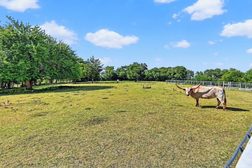 More Photos Of 5262 FM 896, Leonard Specialty For Sale