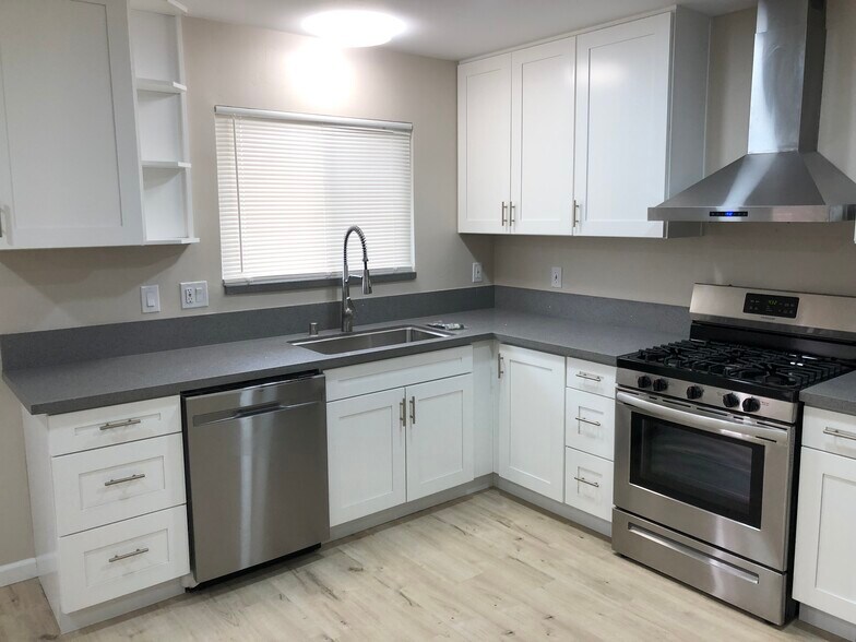 More Photos Of 836 Sinkler Way, Vista Apartments For Sale