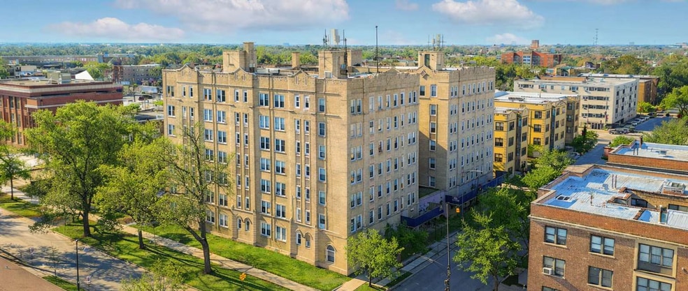 Primary Photo Of 5501 W Washington Blvd, Chicago Apartments For Sale