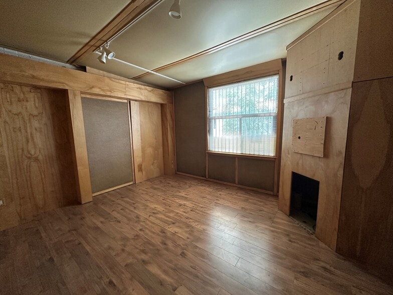 More Photos Of 11435 Chandler Blvd, North Hollywood Research And Development For Sale