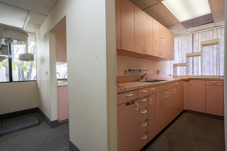 More Photos Of 15835 Pomerado Rd, Poway Unknown For Lease