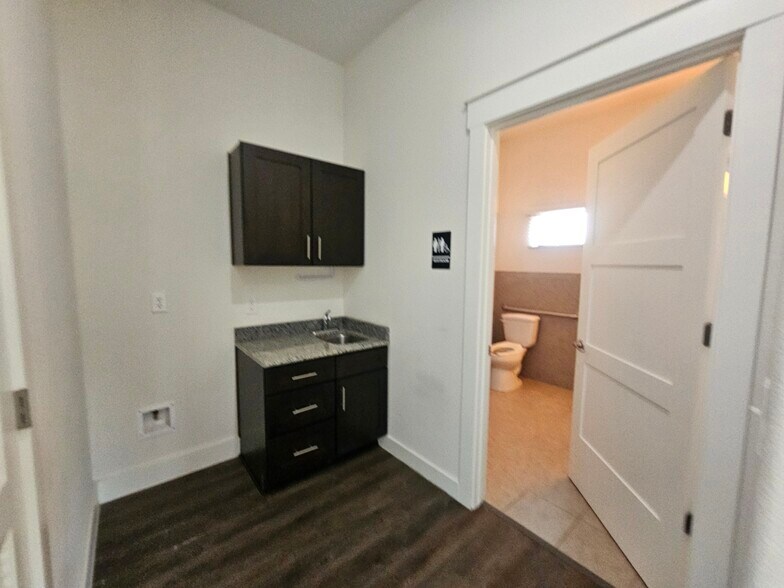 More Photos Of 230 Klattenhoff Ln, Hutto Office For Lease