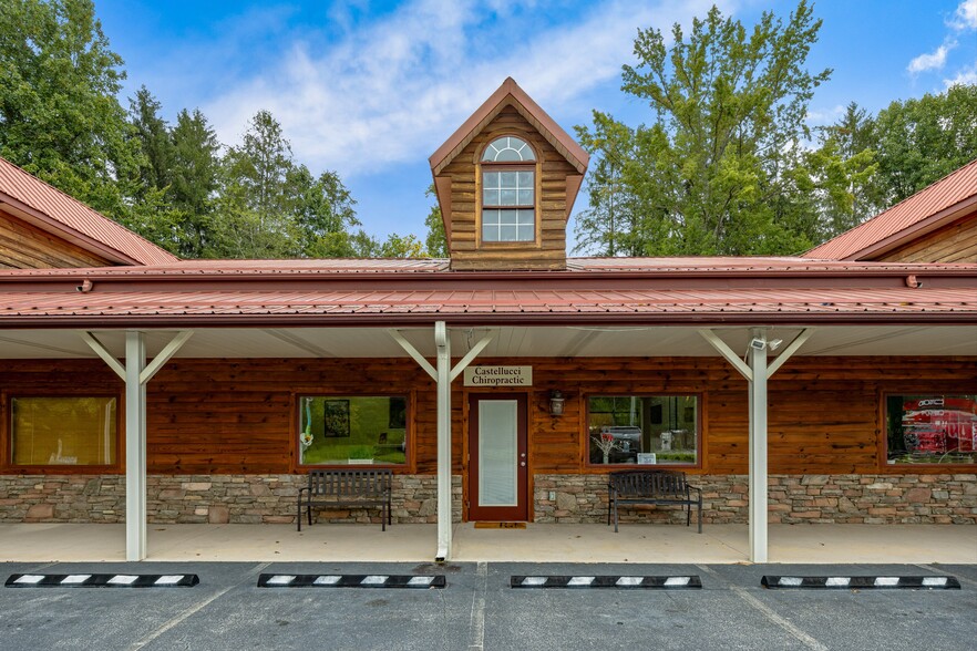 More Photos Of 271 Old Barn Rd, Hendersonville Medical For Sale
