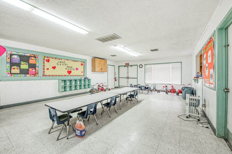 More Photos Of 3311-3315 E Sierra Madre Ave, Fresno Daycare Center For Sale