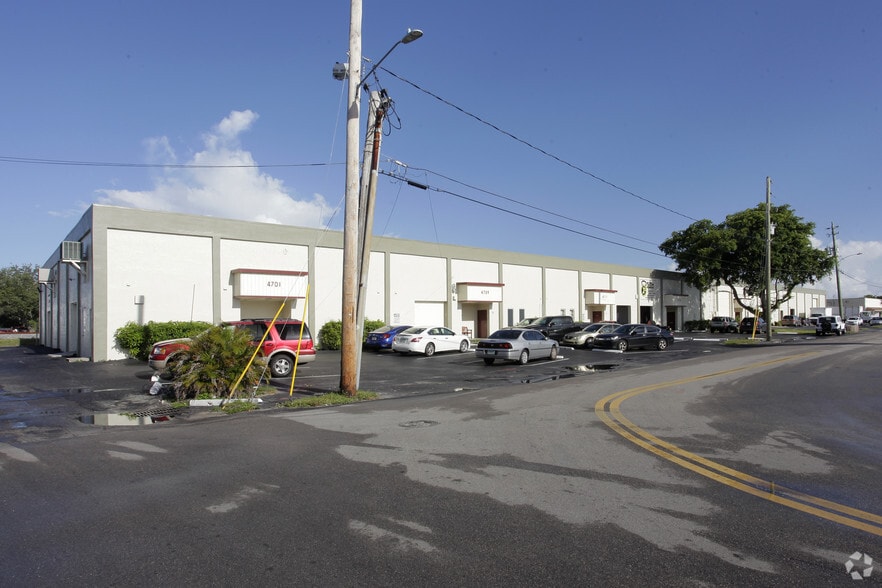 More Photos Of 4701-4755 NE 12th Ave, Oakland Park Warehouse For Lease