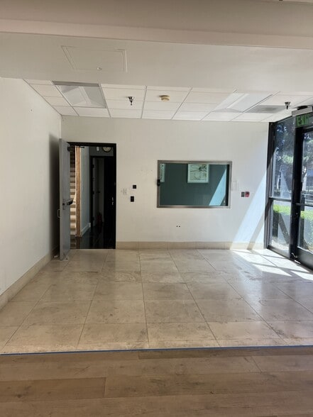 More Photos Of 3501 W Garry Ave, Santa Ana Warehouse For Lease
