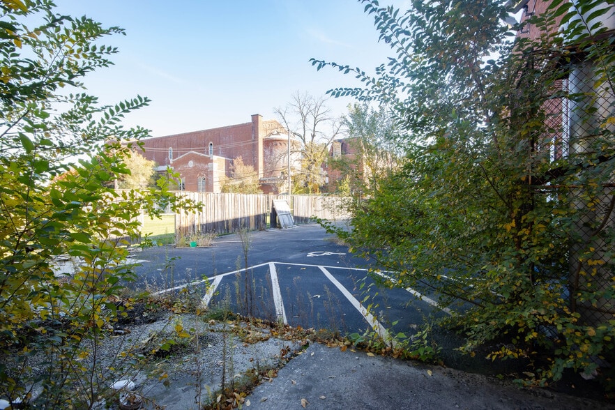 More Photos Of 819 & 831-847 N Leamington Ave, Chicago Schools For Sale