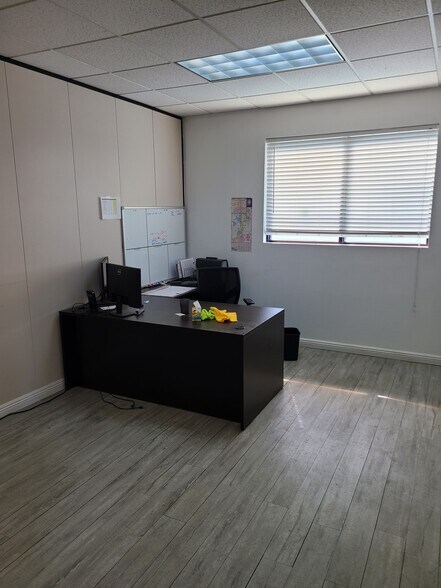 More Photos Of 5001 S Commerce Dr, Murray Warehouse For Lease