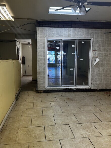 More Photos Of 3827-3831 Main St, College Park Storefront Retail Office For Lease