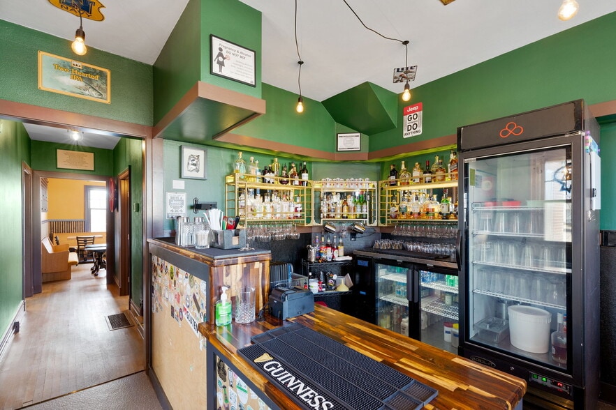 More Photos Of 883 SW Church St, Dallas Restaurant For Sale