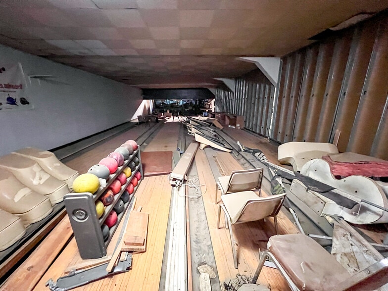 More Photos Of 3920 W Wall St, Midland Bowling Alley For Sale