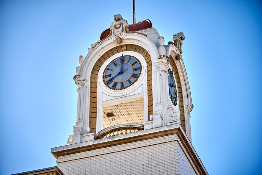 More Photos Of 202-208 W 4th St, Santa Ana Office For Lease