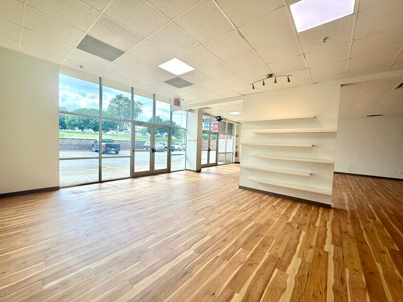 More Photos Of 1805 SE Delaware Ave, Ankeny General Retail For Lease