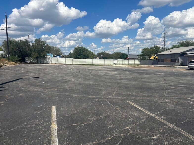 More Photos Of 13525 Wetmore Rd, San Antonio Restaurant For Lease