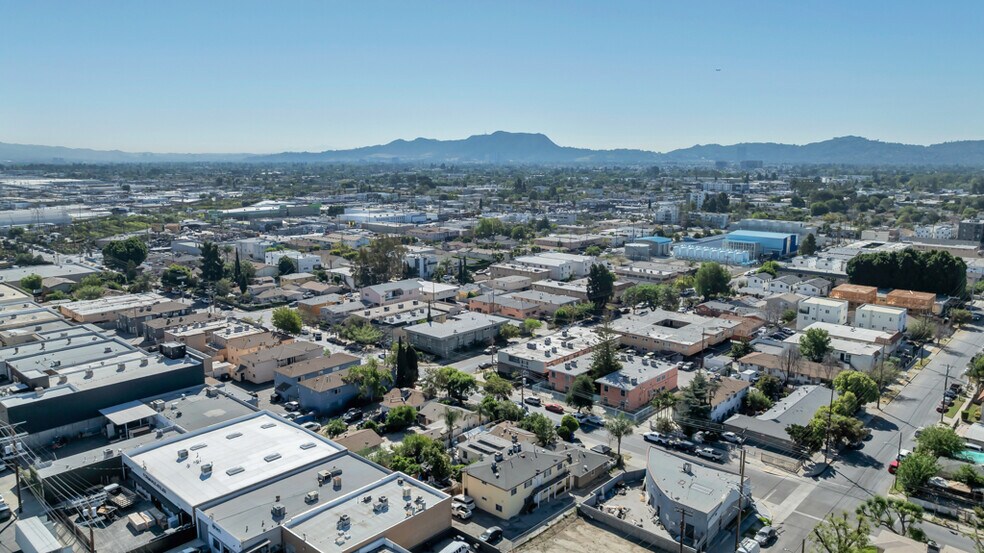 More Photos Of 11853 Hart St, North Hollywood Multifamily For Sale