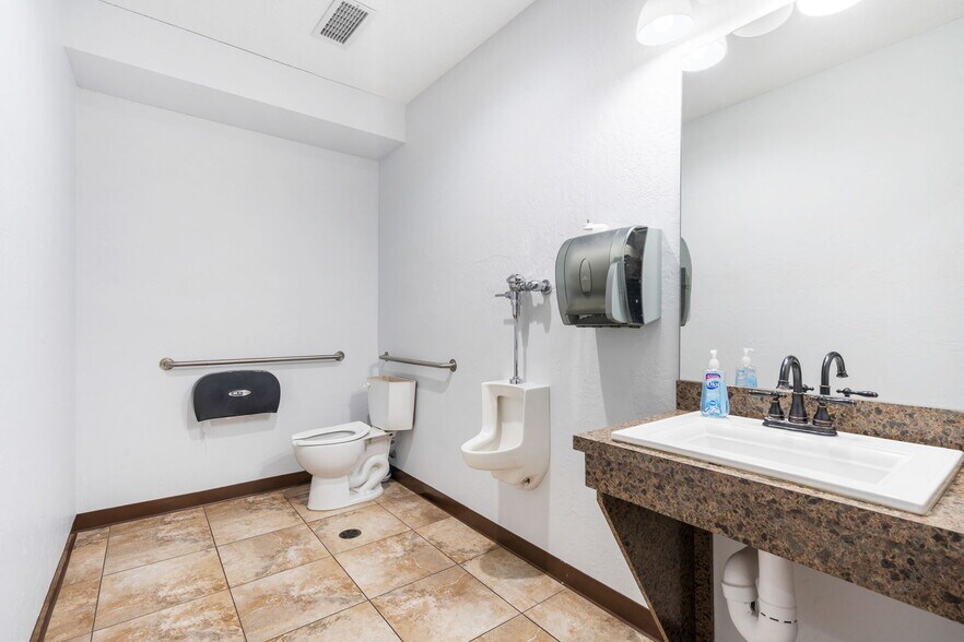 More Photos Of 4136 South Scenic, Springfield Office For Lease