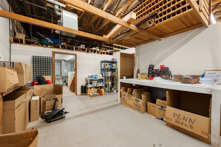 More Photos Of 16 E Industrial Rd, Branford Warehouse For Lease