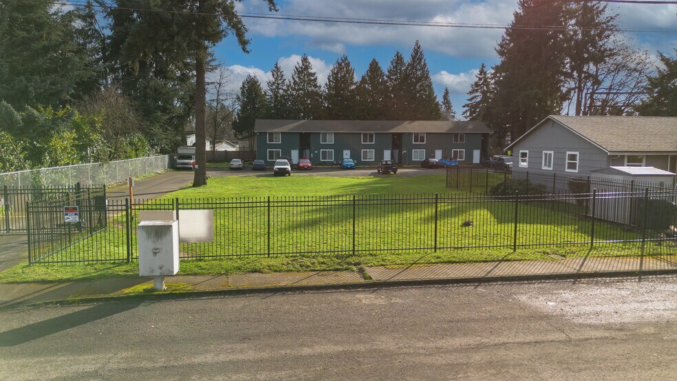 More Photos Of 8856 SE Jannsen Rd, Clackamas Apartments For Sale